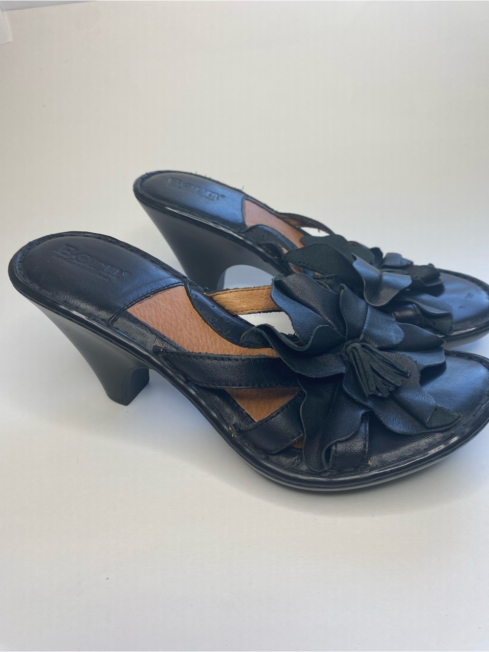 NWOT Born Flower heeled Leather Sandal Size 7 Slip on Y2K